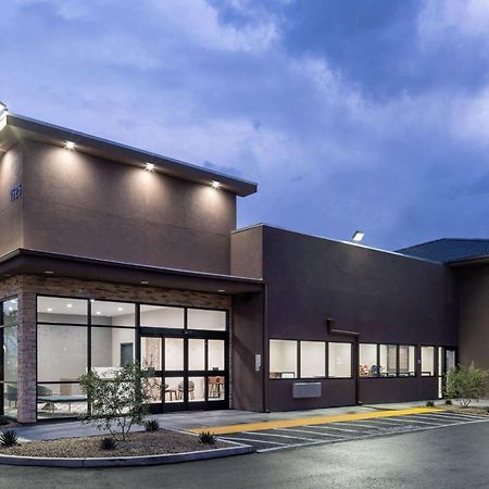 ホテル Ramada By Wyndham Modesto Yosemite Area エクステリア 写真
