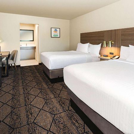 ホテル Ramada By Wyndham Modesto Yosemite Area エクステリア 写真