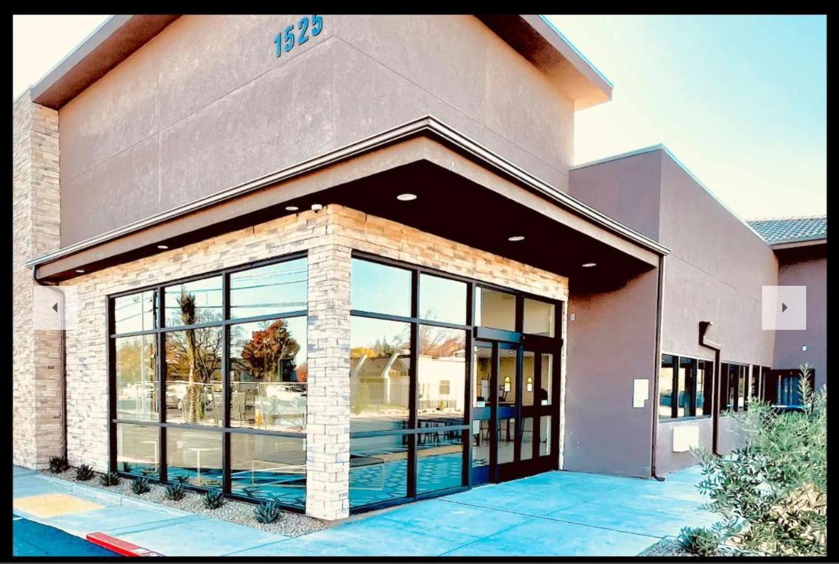 ホテル Ramada By Wyndham Modesto Yosemite Area エクステリア 写真
