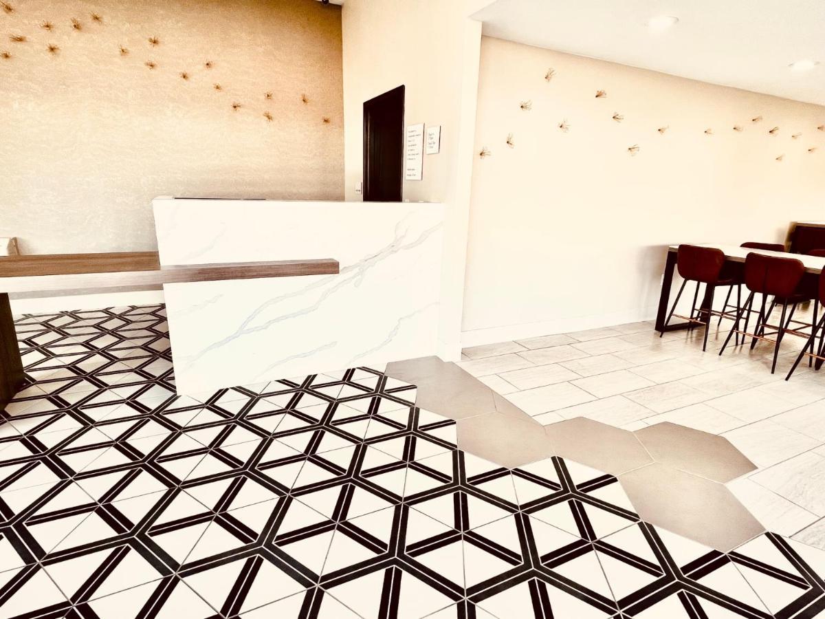ホテル Ramada By Wyndham Modesto Yosemite Area エクステリア 写真