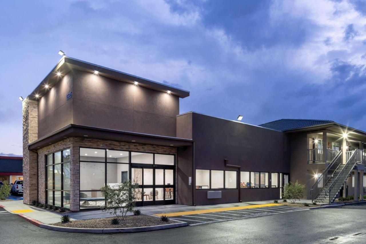 ホテル Ramada By Wyndham Modesto Yosemite Area エクステリア 写真
