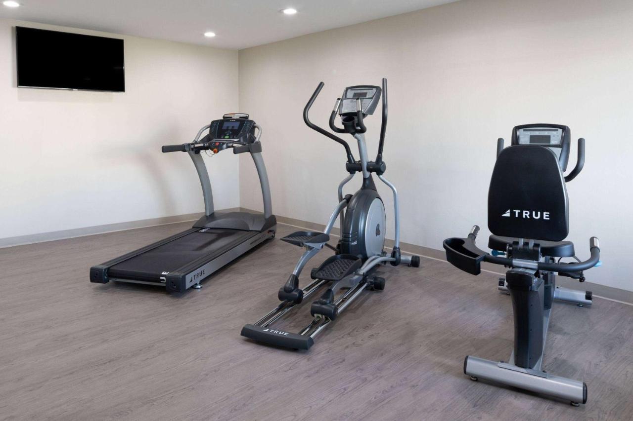 ホテル Ramada By Wyndham Modesto Yosemite Area エクステリア 写真