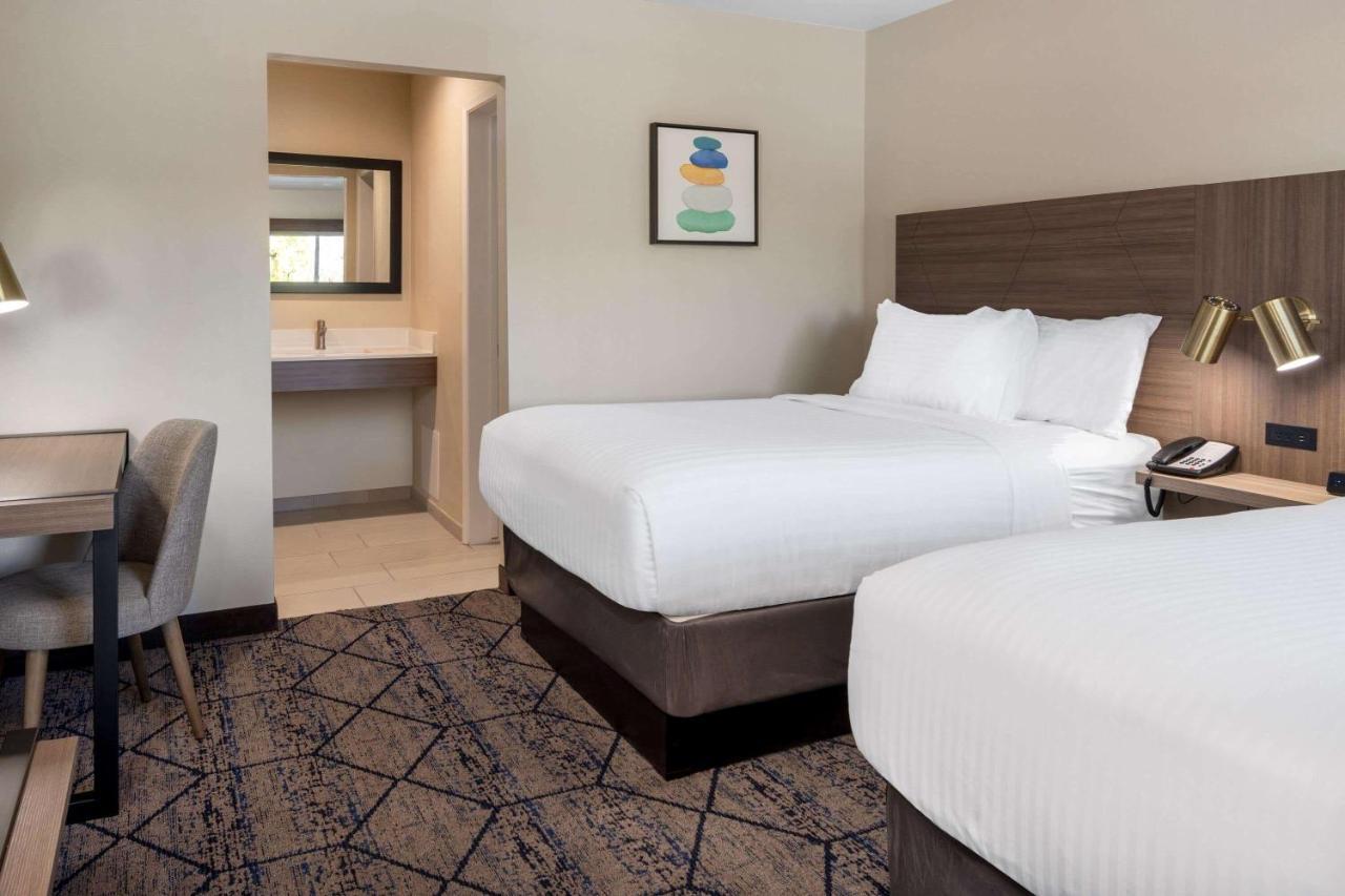 ホテル Ramada By Wyndham Modesto Yosemite Area エクステリア 写真