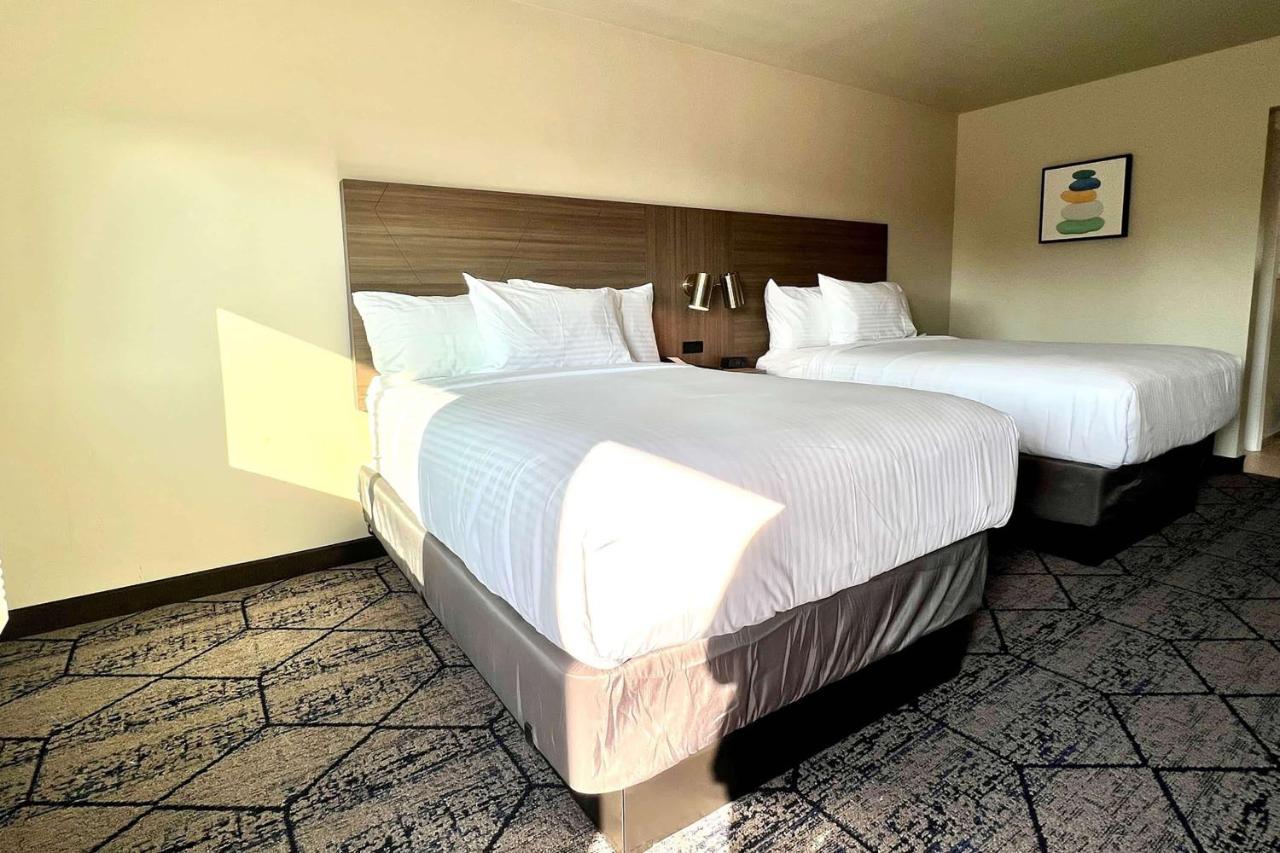 ホテル Ramada By Wyndham Modesto Yosemite Area エクステリア 写真