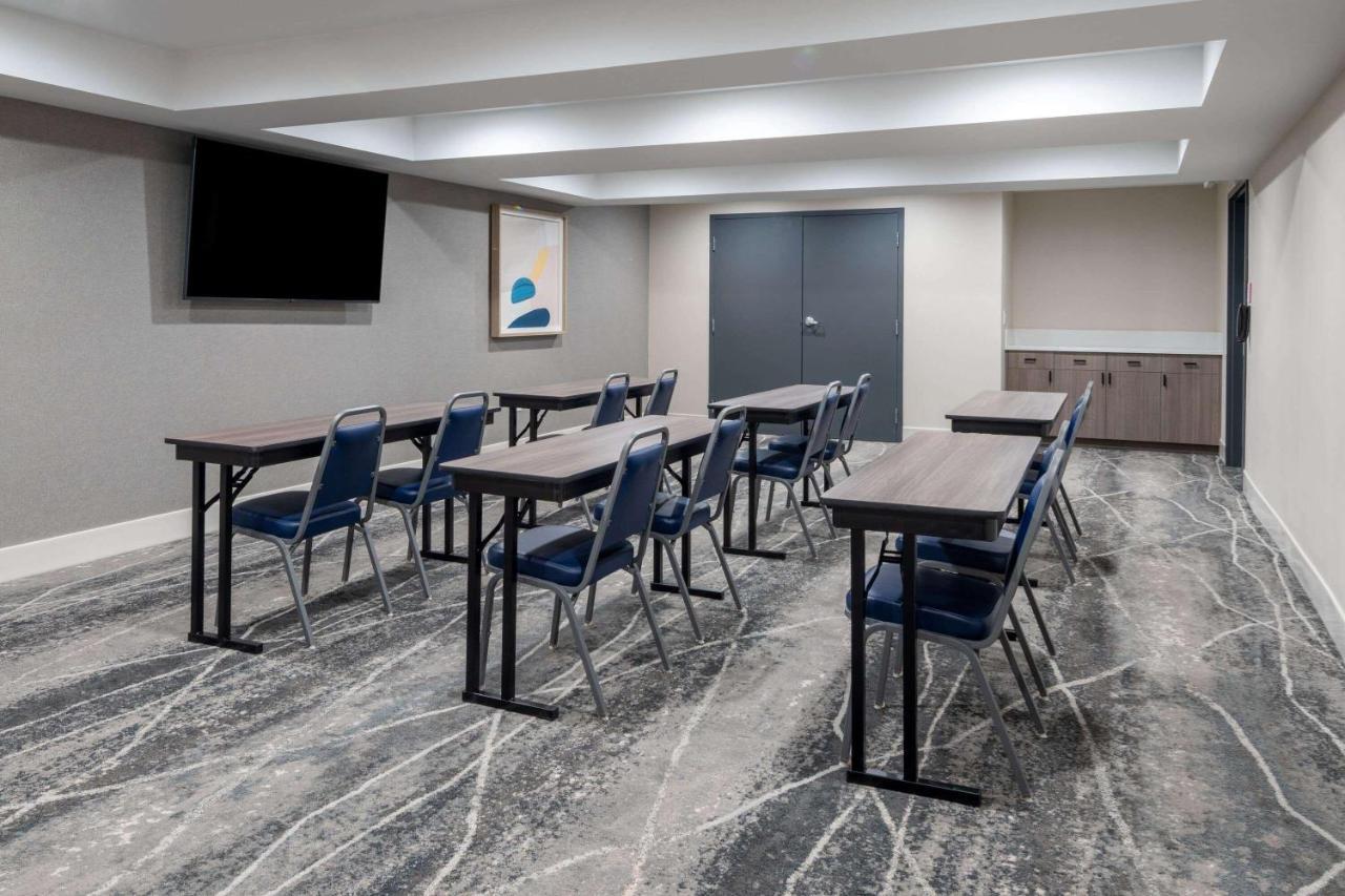 ホテル Ramada By Wyndham Modesto Yosemite Area エクステリア 写真