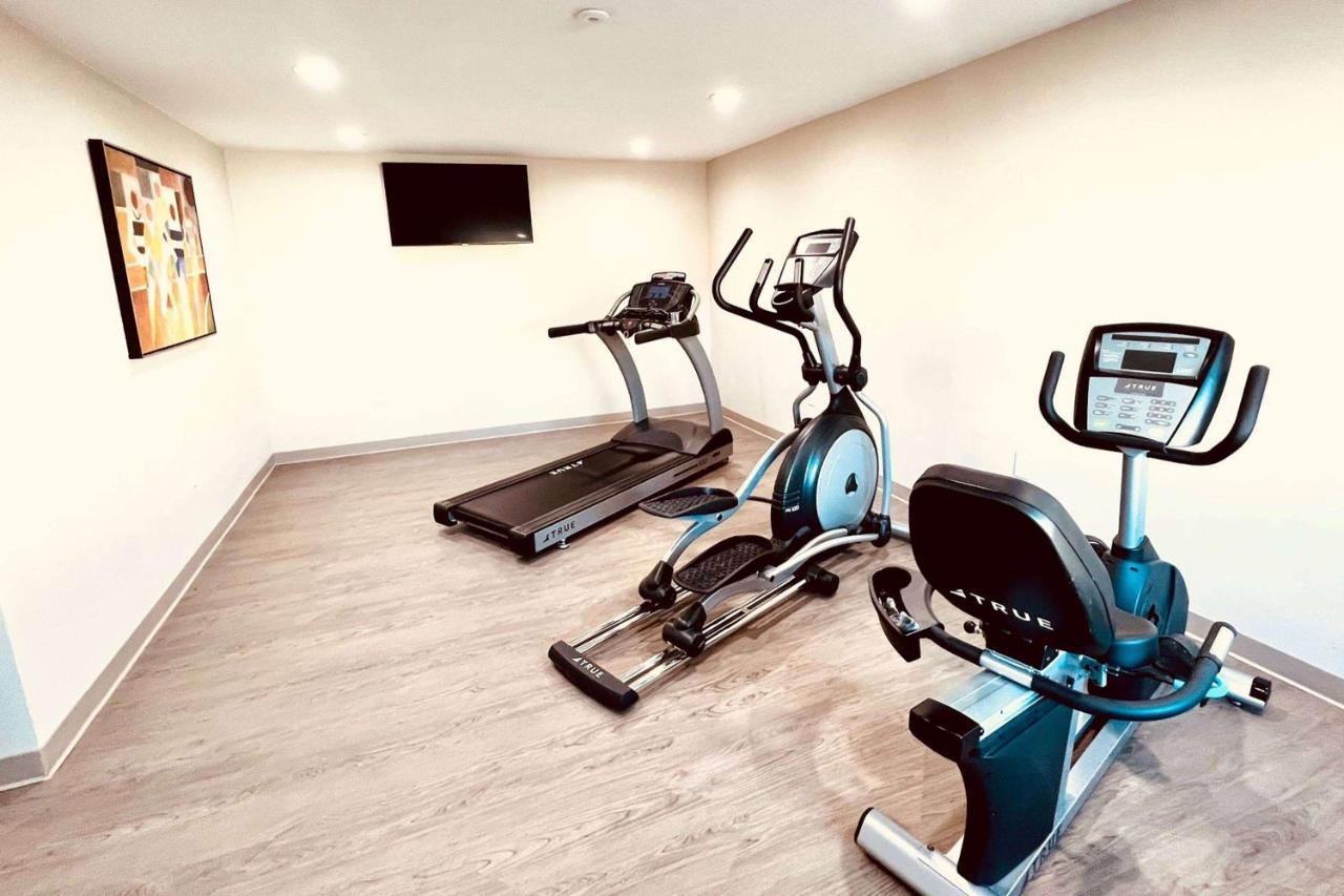 ホテル Ramada By Wyndham Modesto Yosemite Area エクステリア 写真