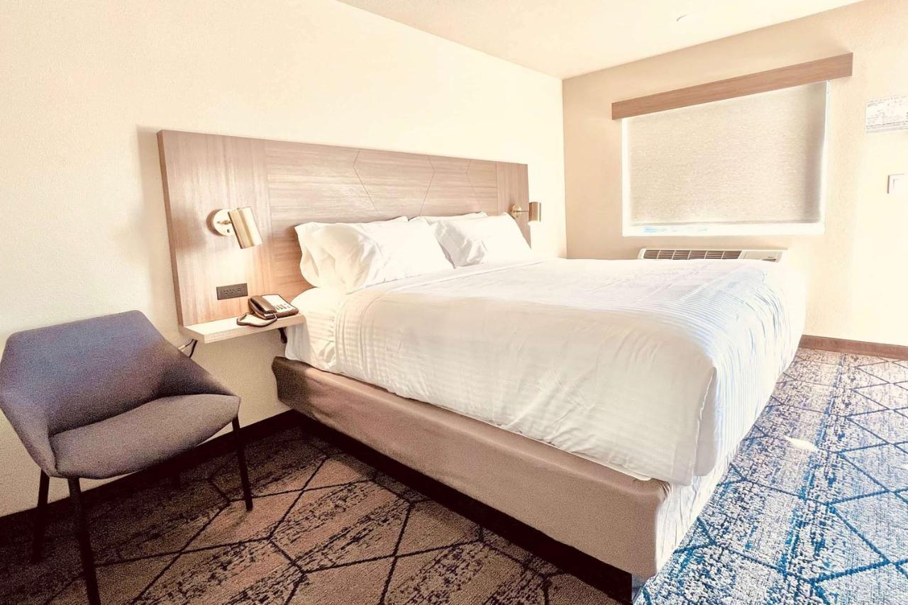 ホテル Ramada By Wyndham Modesto Yosemite Area エクステリア 写真