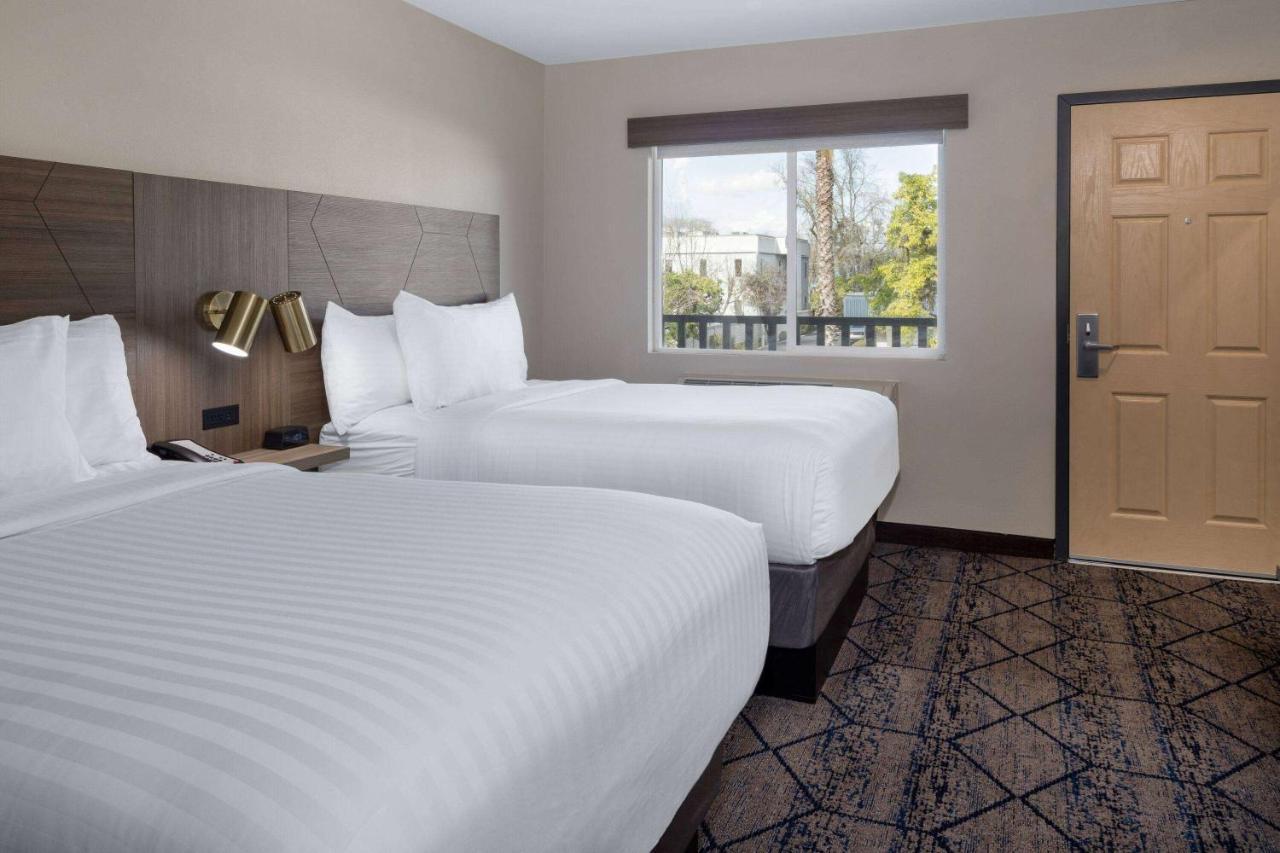 ホテル Ramada By Wyndham Modesto Yosemite Area エクステリア 写真