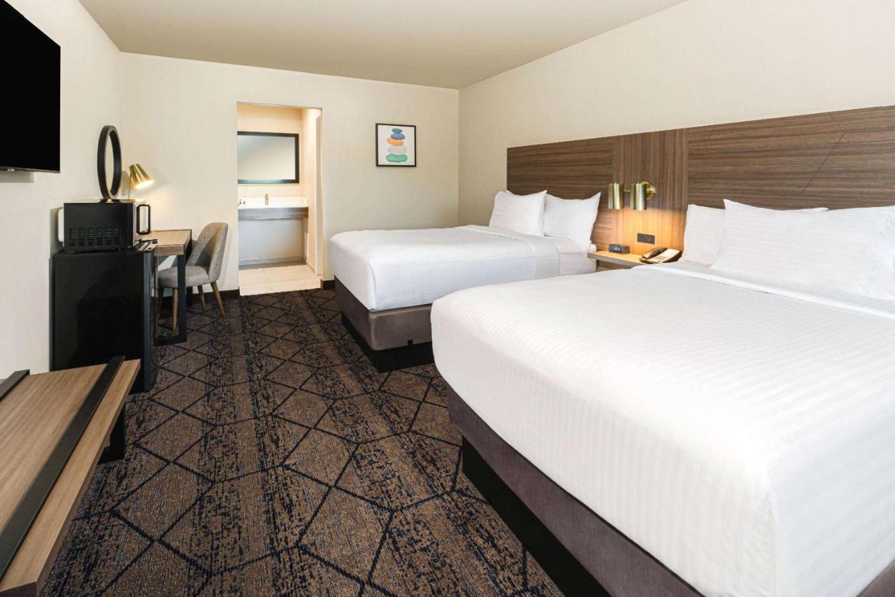 ホテル Ramada By Wyndham Modesto Yosemite Area エクステリア 写真