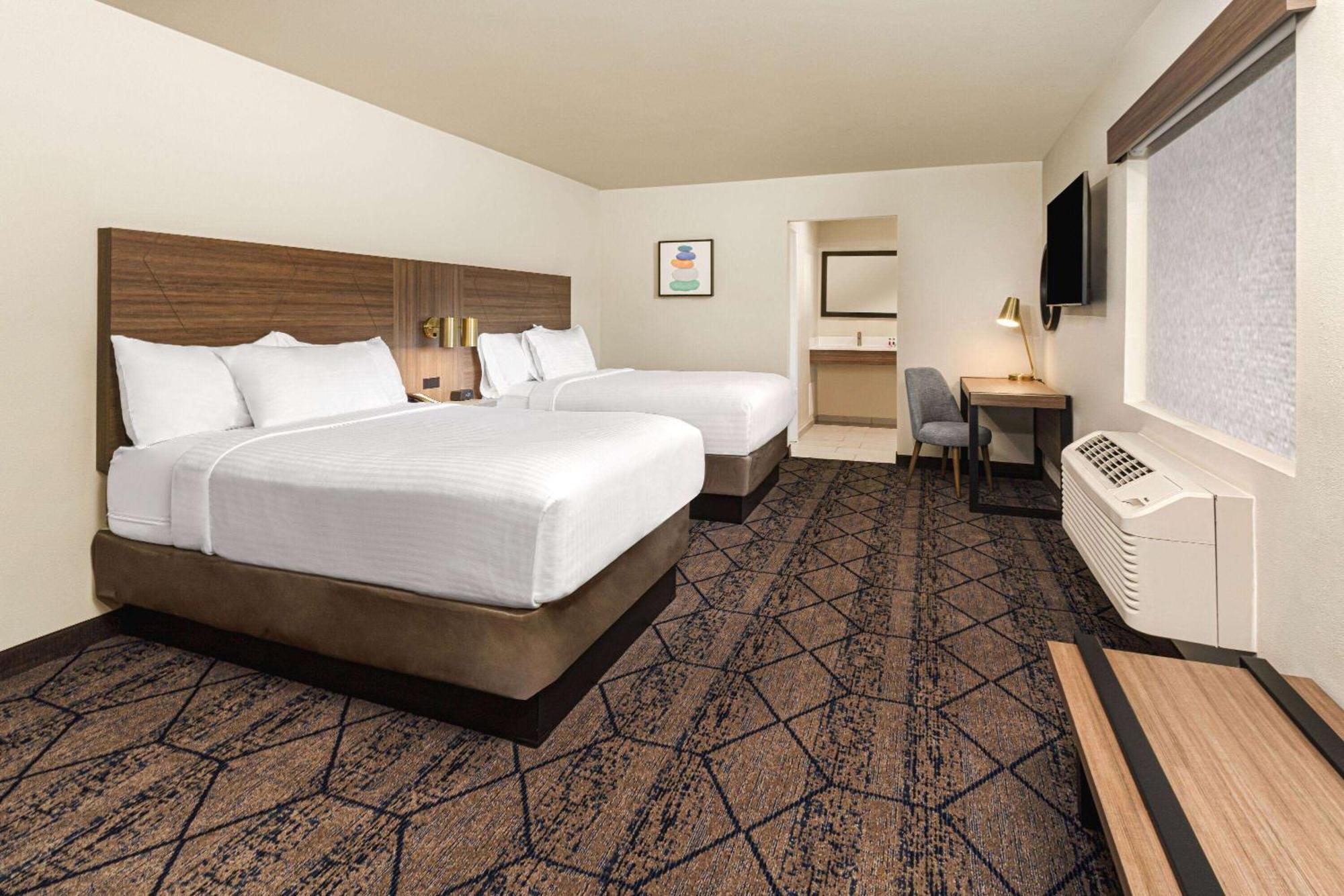 ホテル Ramada By Wyndham Modesto Yosemite Area エクステリア 写真
