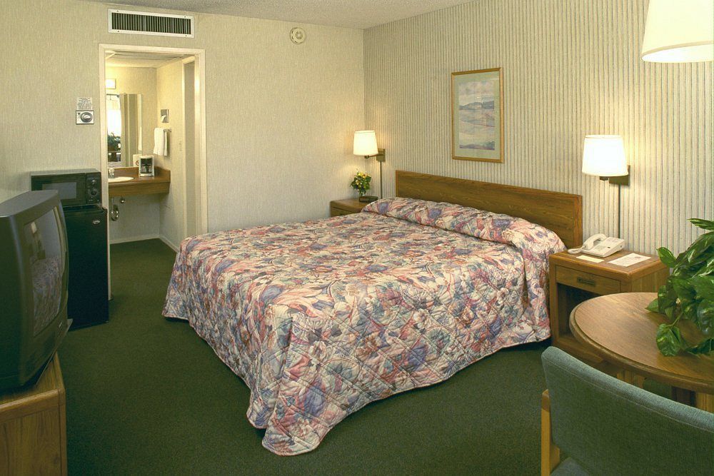 ホテル Ramada By Wyndham Modesto Yosemite Area エクステリア 写真
