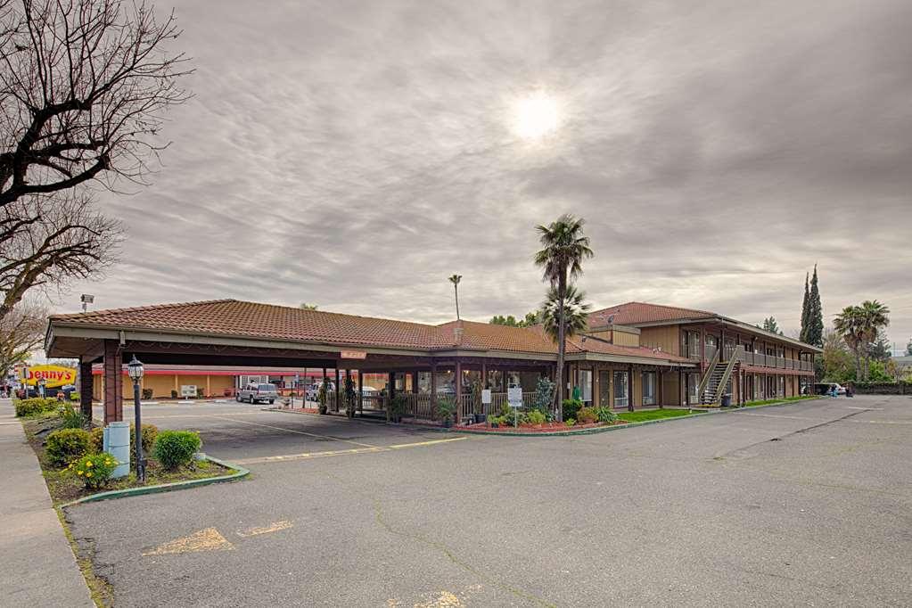 ホテル Ramada By Wyndham Modesto Yosemite Area エクステリア 写真